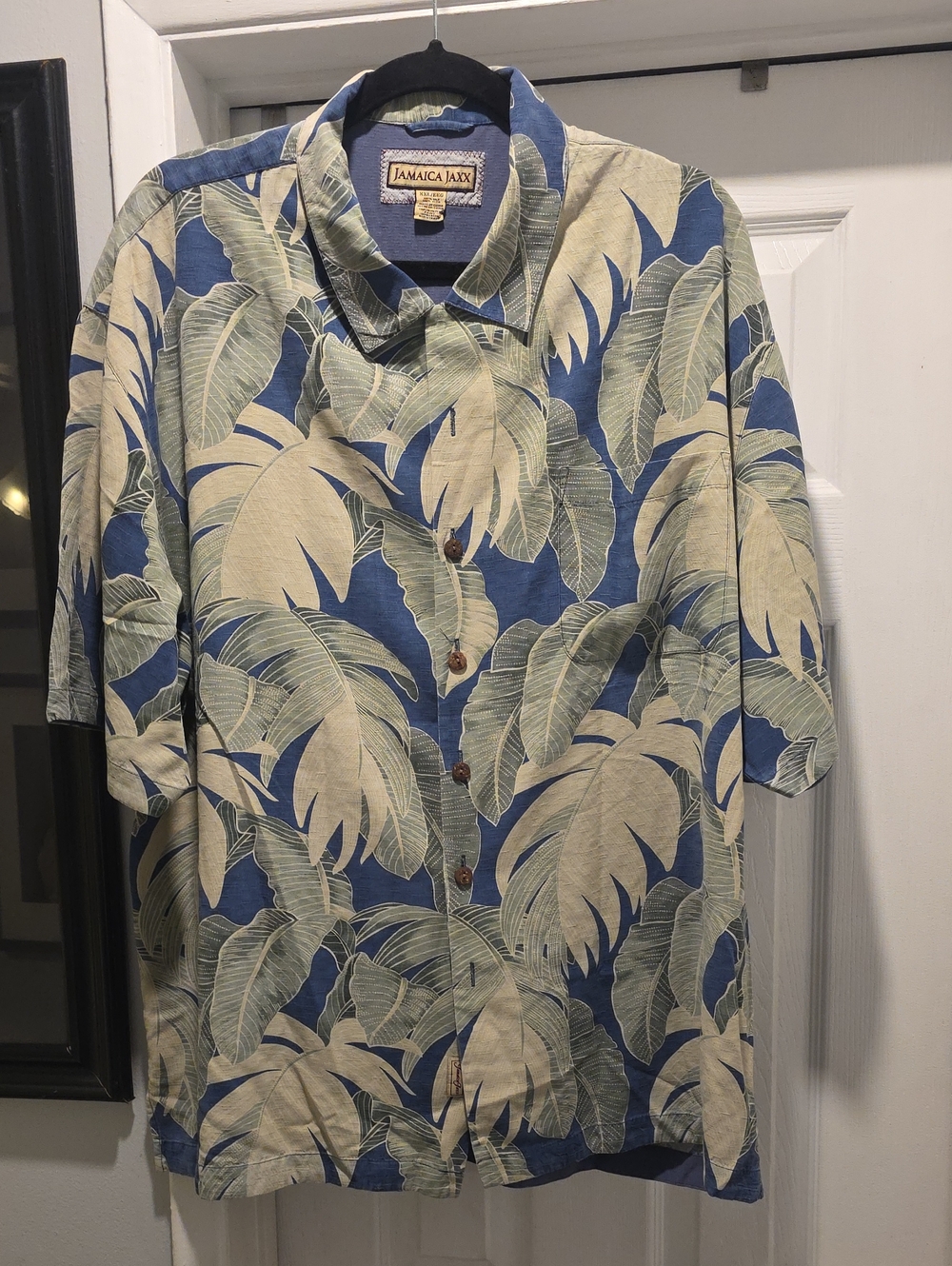 Jamaica Jaxx Men's Blue Leaf Print Short-Sleeve Shirt